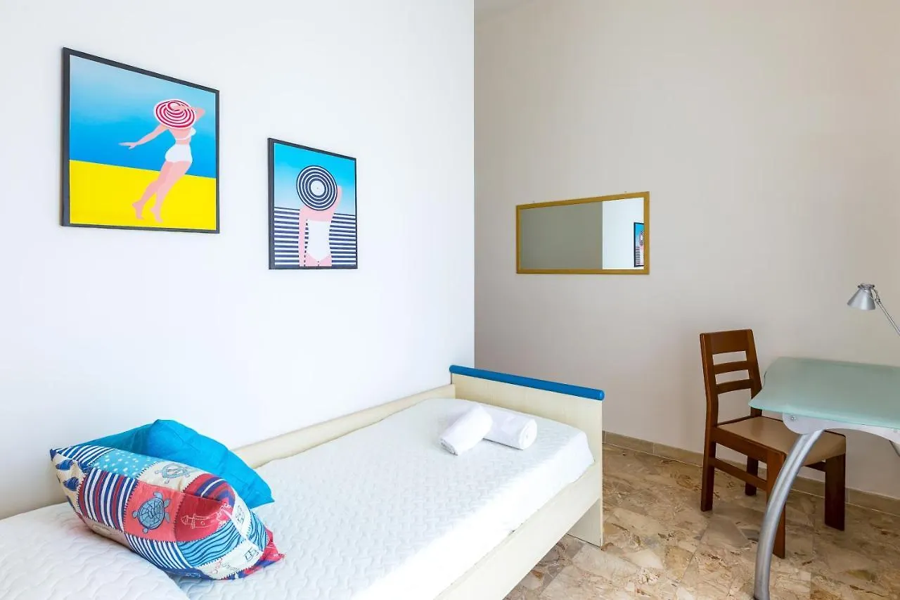 נאפולי Rione Emanuele III - 4 Bedroom Apartment