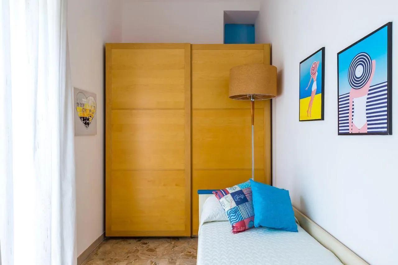 נאפולי Rione Emanuele III - 4 Bedroom Apartment