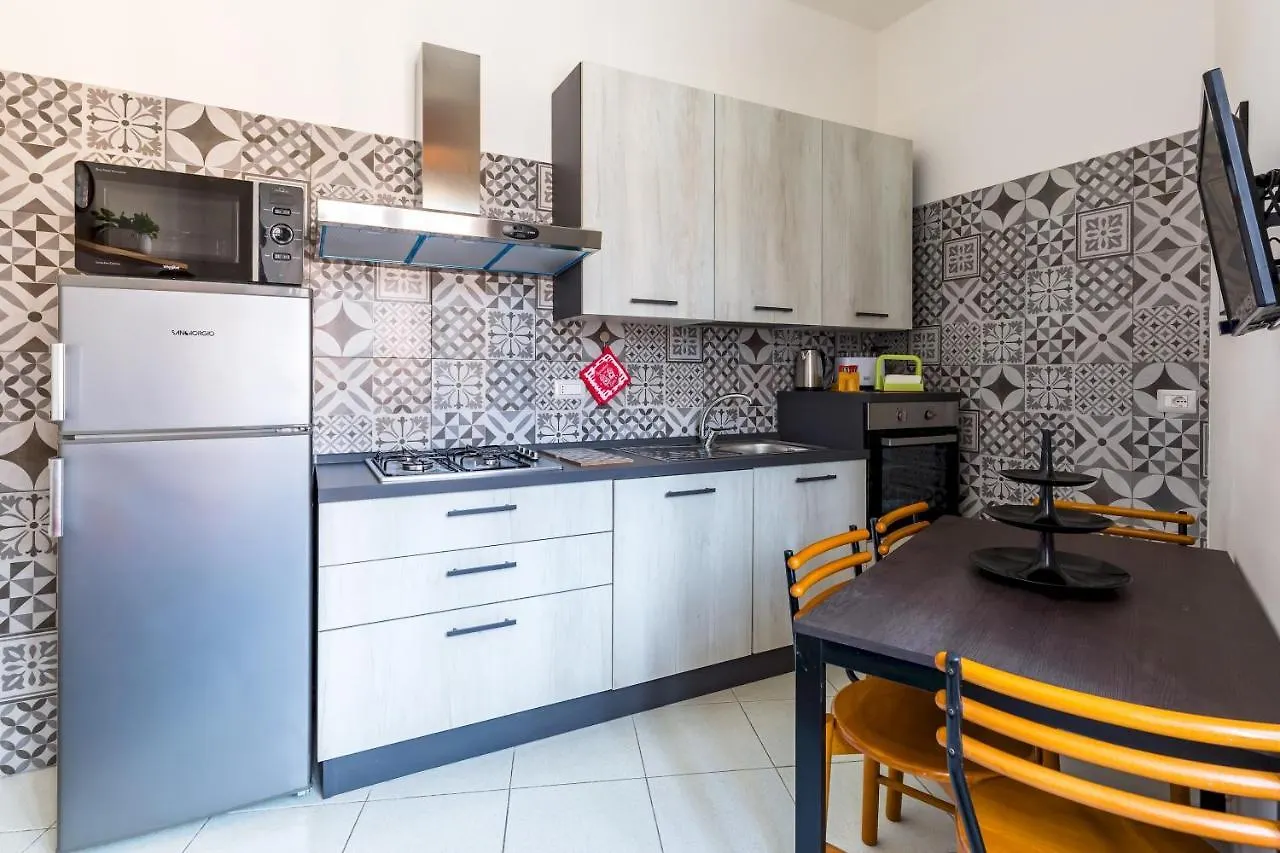 Rione Emanuele III - 4 Bedroom Apartment Nápoly Olaszország