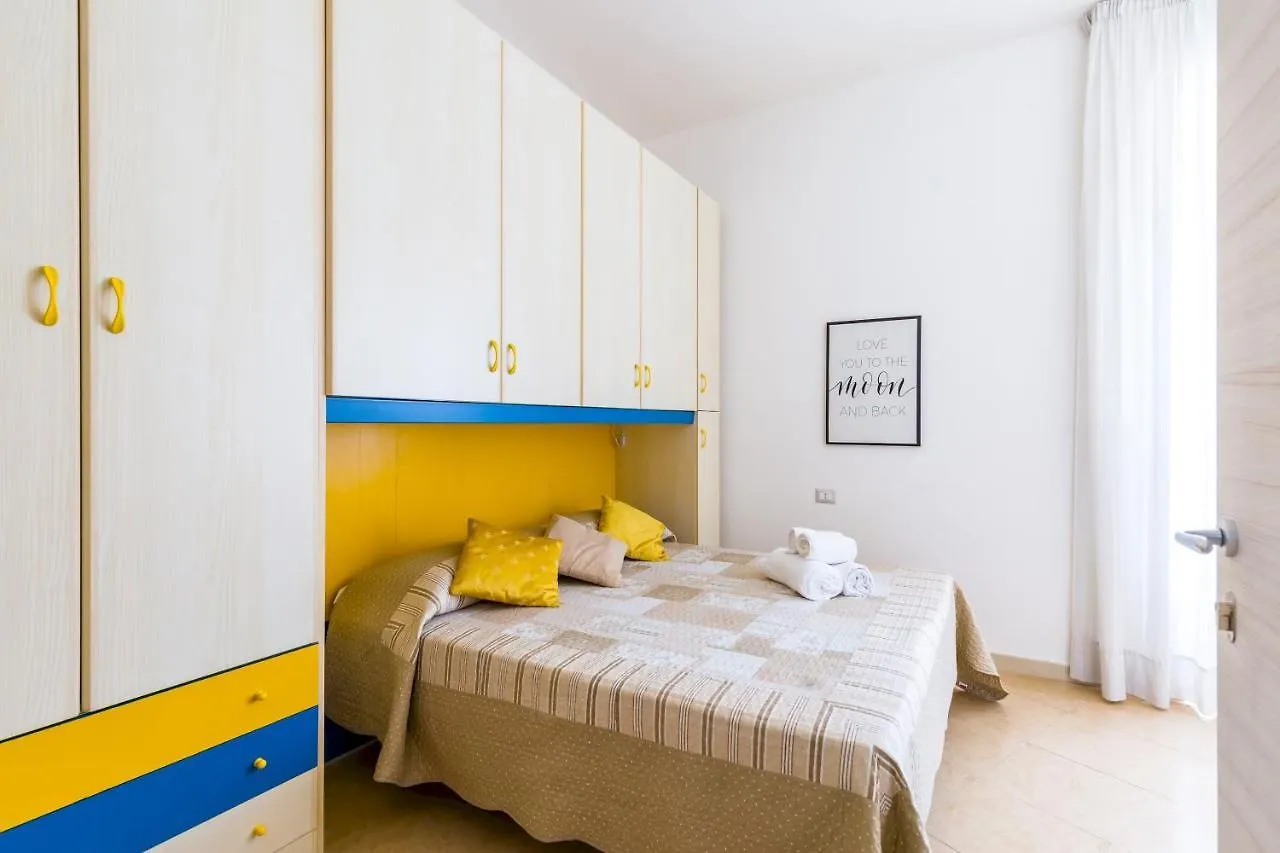 Rione Emanuele III - 4 Bedroom Apartment Nápoly 0*,  Olaszország