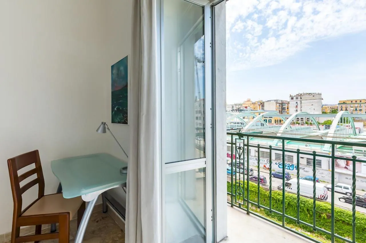 נאפולי Rione Emanuele III - 4 Bedroom Apartment