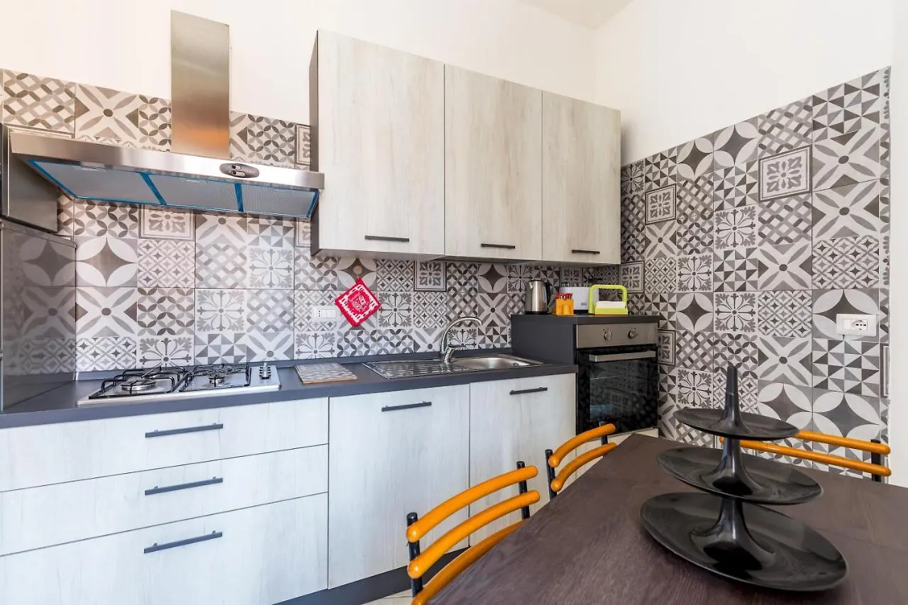 נאפולי Rione Emanuele III - 4 Bedroom Apartment איטליה