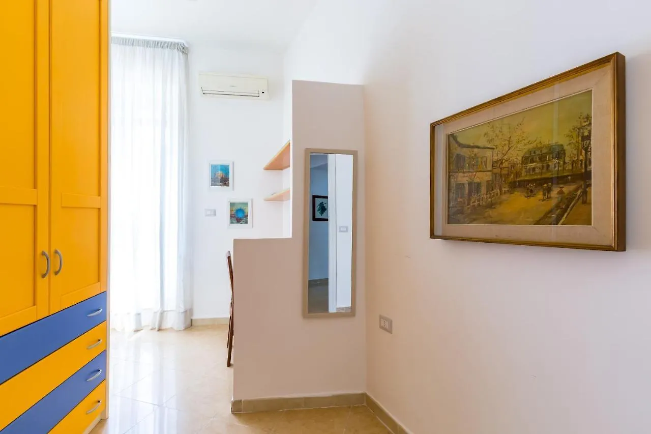Rione Emanuele III - 4 Bedroom Apartment Nápoly