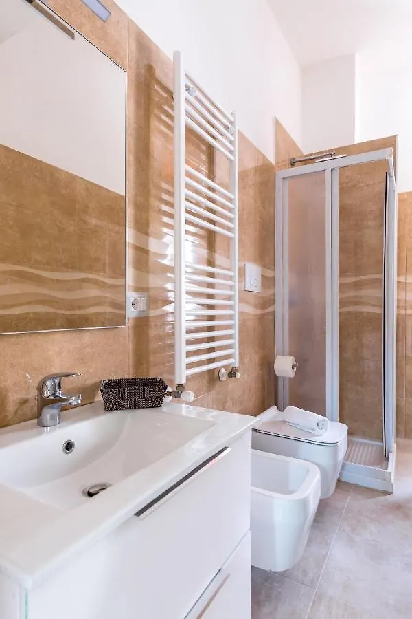 נאפולי Rione Emanuele III - 4 Bedroom Apartment